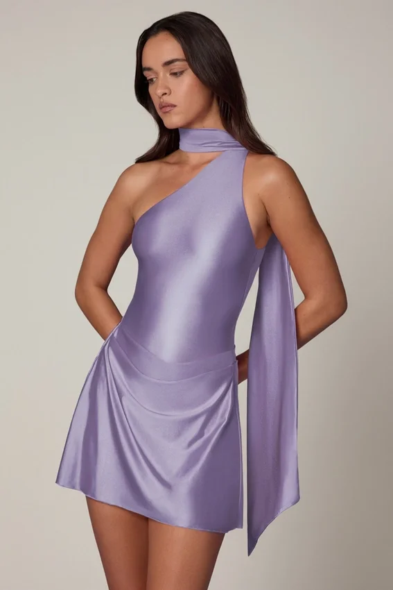 Vestido corto asimétrico con detalle de pañuelo Kiraz en lila Vestido corto asimétrico con detalle de pañuelo Kiraz en lila