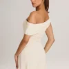 Vestido corto asimétrico de corte A Suhana en modal color marfil