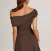 Vestido corto asimétrico de corte A Suhana Modal en marrón chocolate Vestido corto asimétrico de corte A Suhana Modal en marrón chocolate