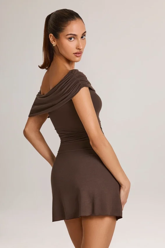 Vestido corto asimétrico de corte A Suhana Modal en marrón chocolate Vestido corto asimétrico de corte A Suhana Modal en marrón chocolate