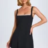 Vestido corto Aubrielle con ribete de encaje en negro Vestido corto Aubrielle con ribete de encaje en negro