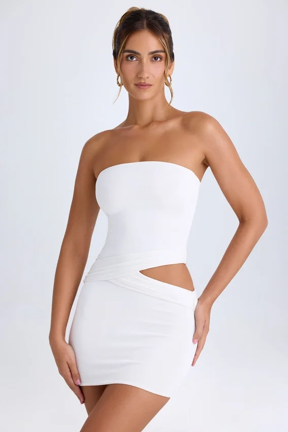 Vestido corto bandeau con aberturas Damia en blanco Vestido corto bandeau con aberturas Damia en blanco