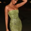 Vestido corto bandeau con adornos Aurora en verde pera Vestido corto bandeau con adornos Aurora en verde pera