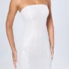 Vestido corto bandeau con adornos Cassidy en blanco Vestido corto bandeau con adornos Cassidy en blanco