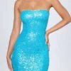 Vestido corto bandeau con adornos Cassidy en turquesa Vestido corto bandeau con adornos Cassidy en turquesa