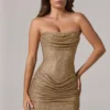 Vestido corto bandeau con adornos y cintura fruncida de Zara en dorado