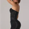 Vestido corto bandeau con cuello vuelto y adornos de Zara en negro