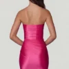 Vestido corto bandeau con fruncidos Yesenia en rosa intenso
