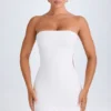Vestido corto bandeau con volantes y aberturas Misa en blanco