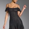 Vestido corto Beaufort con hombros al aire y adornos en negro