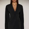 Vestido corto blazer de botonadura sencilla Azelie en negro