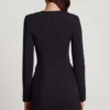 Vestido corto blazer estructurado de un solo botonadura Samantae en negro
