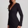 Vestido corto blazer estructurado de un solo botonadura Samantae en negro
