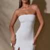 Vestido corto Brielle con escote bandeau en blanco Vestido corto Brielle con escote bandeau en blanco