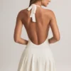 Vestido corto Brooke de modal con cuello halter y corte en A en color blanco