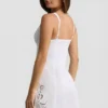 Vestido corto Calina de popelín de algodón con calados, corte en A, en color blanco Vestido corto Calina de popelín de algodón con calados, corte en A, en color blanco