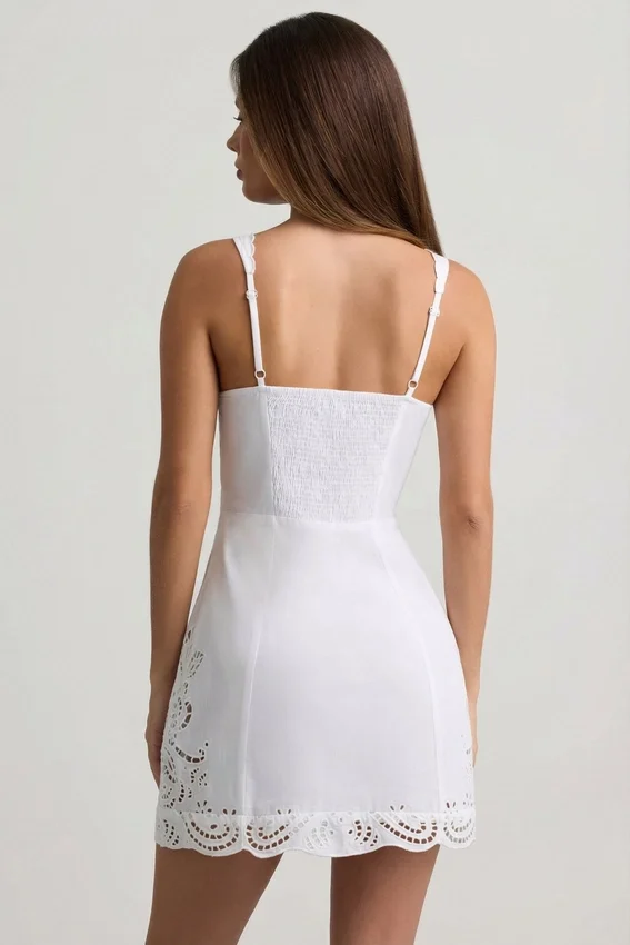 Vestido corto Calina de popelín de algodón con calados, corte en A, en color blanco Vestido corto Calina de popelín de algodón con calados, corte en A, en color blanco