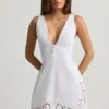 Vestido corto Calina de popelín de algodón con calados, corte en A, en color blanco Vestido corto Calina de popelín de algodón con calados, corte en A, en color blanco