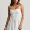Vestido corto camisola fruncido Tessara en blanco
