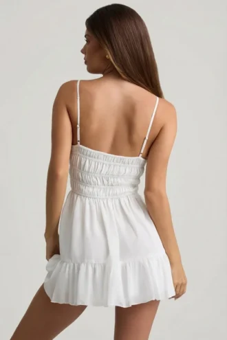 Vestido corto camisola fruncido Tessara en blanco
