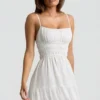 Vestido corto camisola fruncido Tessara en blanco