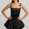 Vestido corto Cirilla con detalle de lazo y bajo abullonado en negro