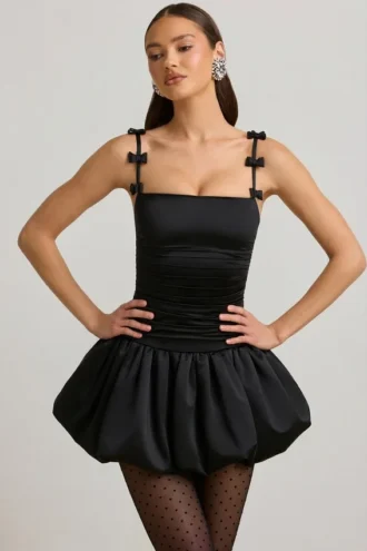 Vestido corto Cirilla con detalle de lazo y bajo abullonado en negro