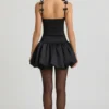 Vestido corto Cirilla con detalle de lazo y bajo abullonado en negro
