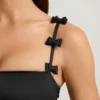Vestido corto Cirilla con detalle de lazo y bajo abullonado en negro