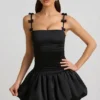 Vestido corto Cirilla con detalle de lazo y bajo abullonado en negro