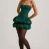 Vestido corto Clarice de satén con bajo abullonado y corsé en verde esmeralda