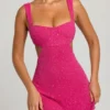 Vestido corto con aberturas y adornos Emilion en fucsia