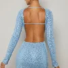 Vestido corto con aberturas y adornos Marva en azul claro Vestido corto con aberturas y adornos Marva en azul claro