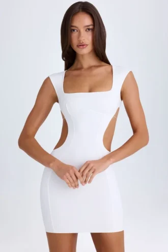Vestido corto con aberturas y cordones Addison en blanco