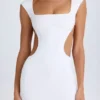 Vestido corto con aberturas y cordones Addison en blanco