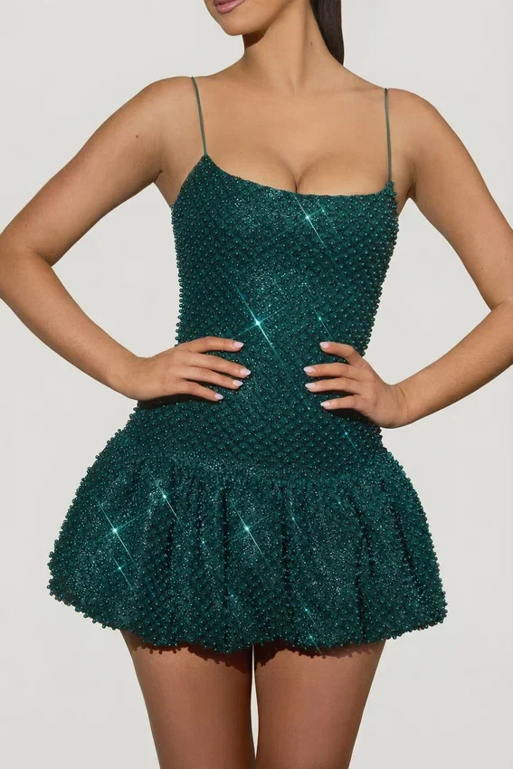 Vestido corto con bajo abullonado y adornos Callie en verde azulado Vestido corto con bajo abullonado y adornos Callie en verde azulado
