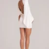 Vestido corto con capa drapeada Lida en color marfil Vestido corto con capa drapeada Lida en color marfil