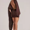 Vestido corto con capa drapeada Lida en marrón chocolate
