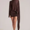 Vestido corto con capa drapeada Lida en marrón chocolate