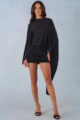 Vestido corto con capa drapeada Lida en negro