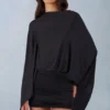 Vestido corto con capa drapeada Lida en negro