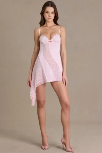 Vestido corto con copas adornadas de satén Celestia en rosa bebé