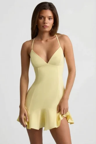 Vestido corto con cordones y cintura baja Daria en amarillo
