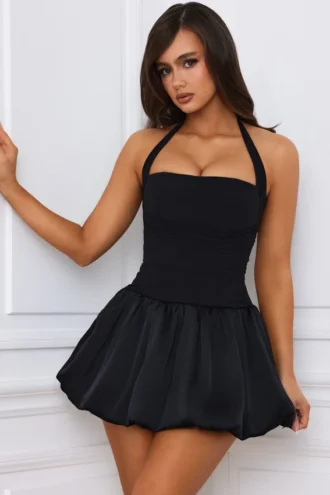 Vestido corto con corsé, cuello halter y bajo abullonado con cordones Ludmila en negro
