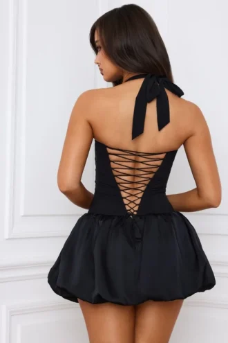 Vestido corto con corsé, cuello halter y bajo abullonado con cordones Ludmila en negro