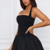 Vestido corto con corsé, cuello halter y bajo abullonado con cordones Ludmila en negro