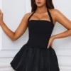 Vestido corto con corsé, cuello halter y bajo abullonado con cordones Ludmila en negro