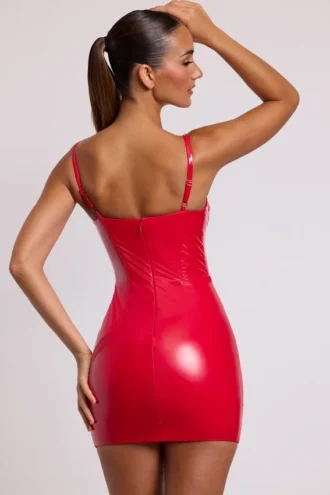 Vestido corto con corsé de vinilo y aros Ambrose en rojo fuego