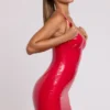 Vestido corto con corsé de vinilo y aros Ambrose en rojo fuego