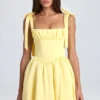 Vestido corto con corsé drapeado Bellamy en color sorbete de limón
